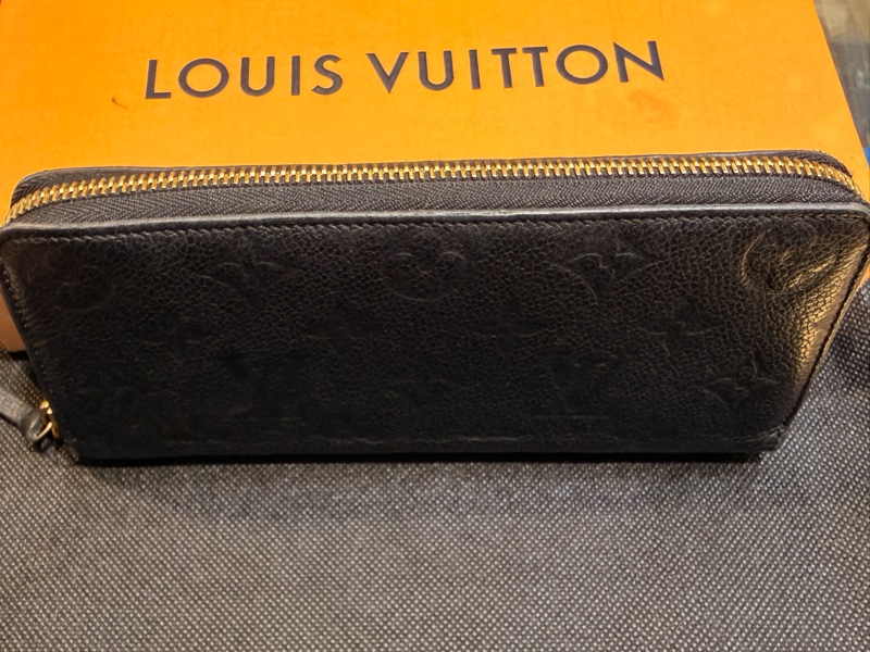 LV clemence 8卡黑牛皮長夾-8