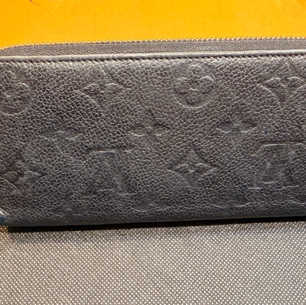 LV clemence 8卡黑牛皮長夾-11