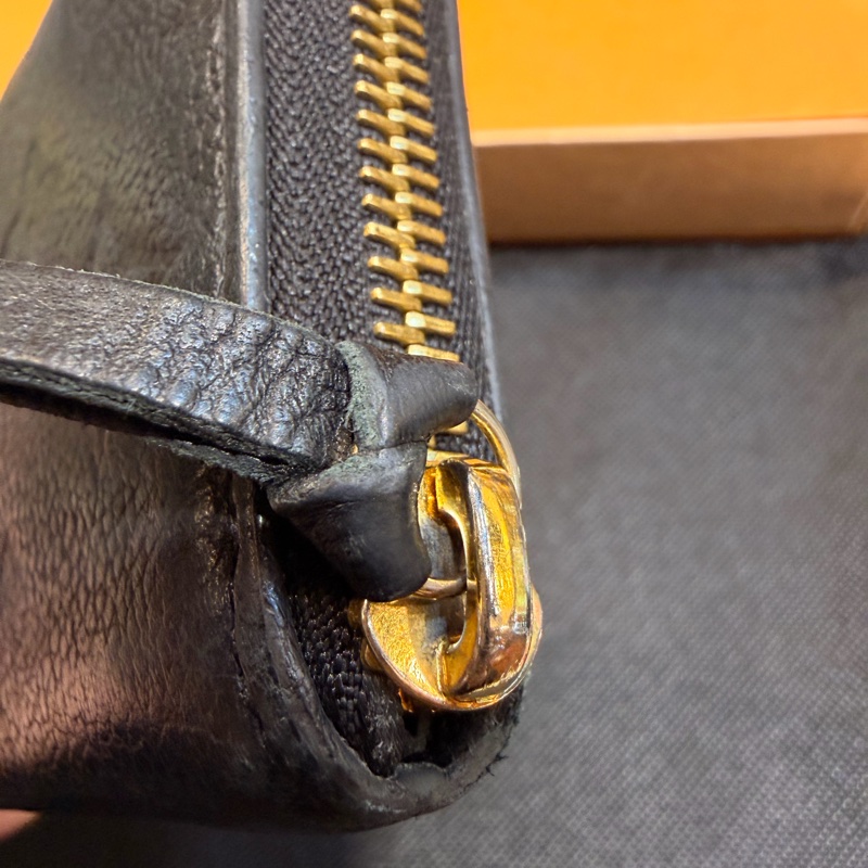 LV clemence 8卡黑牛皮長夾-19