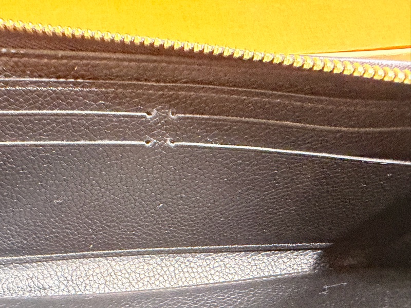 LV clemence 8卡黑牛皮長夾-24