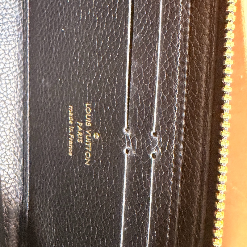 LV clemence 8卡黑牛皮長夾-25