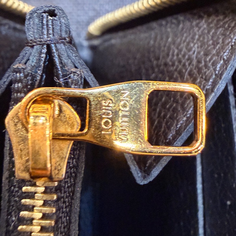 LV clemence 8卡黑牛皮長夾-29