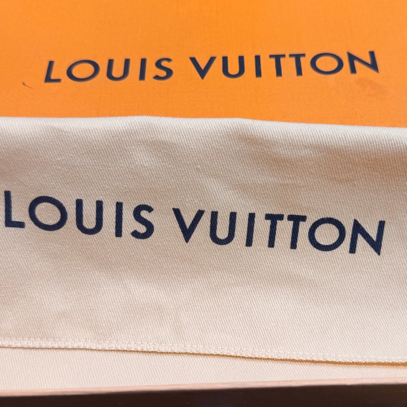 LV clemence 8卡黑牛皮長夾-34