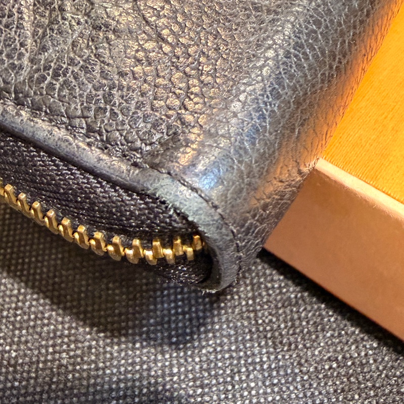 LV clemence 8卡黑牛皮長夾-36