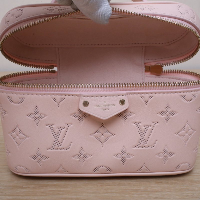 LOUIS VUITTON 粉色牛皮金扣晶片VanityFlowerRing化妝包小號肩背包-3