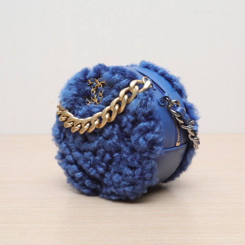 CHANEL 19BAG小圓餅包藍色毛絨30開金銀扣肩背包-3