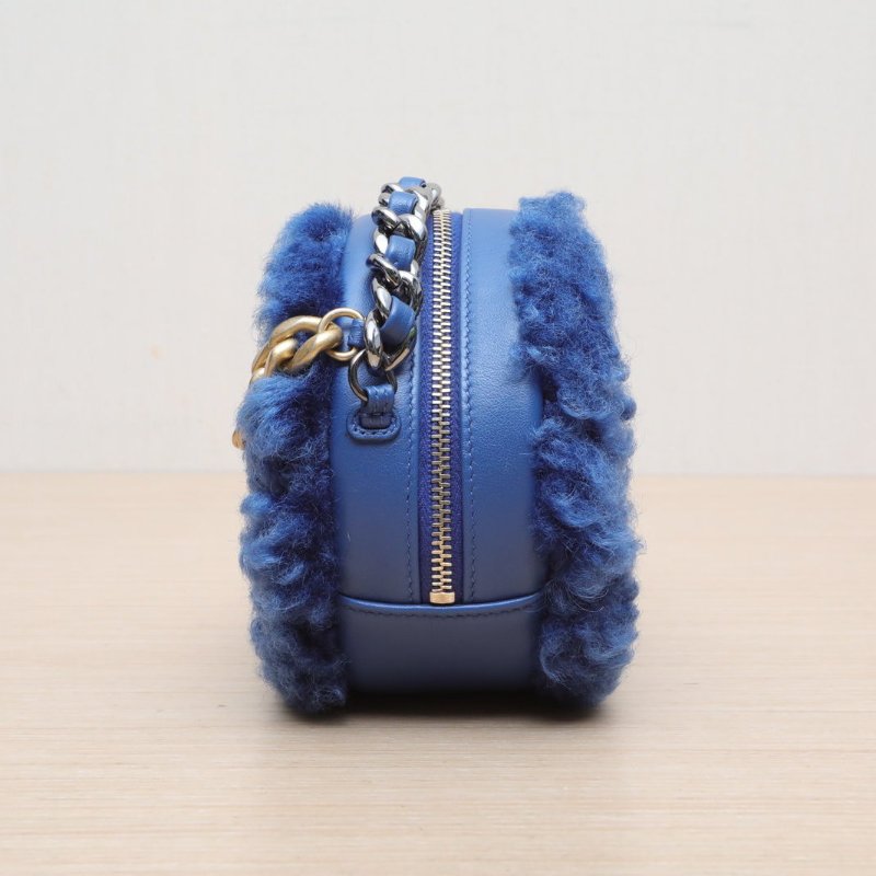 CHANEL 19BAG小圓餅包藍色毛絨30開金銀扣肩背包-4