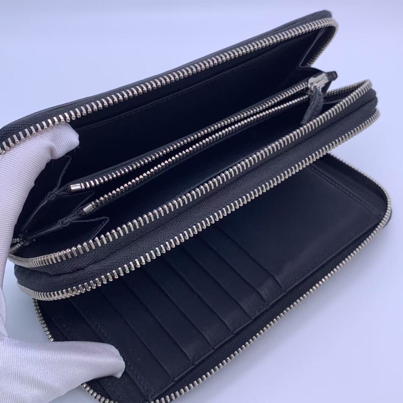 二手 gucci 男士錢包黑色，正常使用痕跡，邊角五金磨損，如圖-2