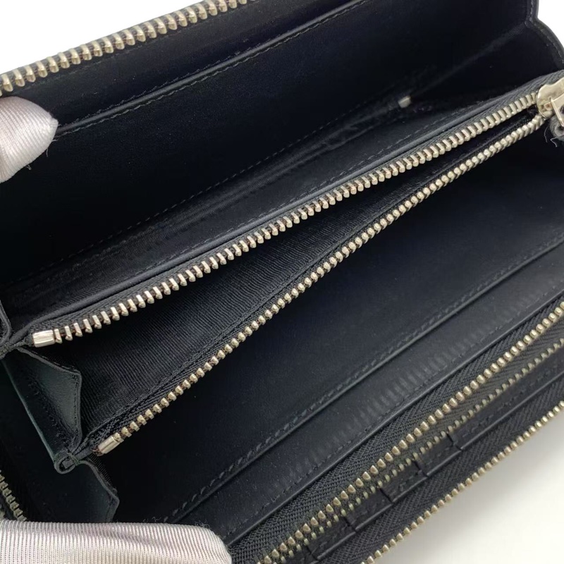 二手 gucci 男士錢包黑色，正常使用痕跡，邊角五金磨損，如圖-3