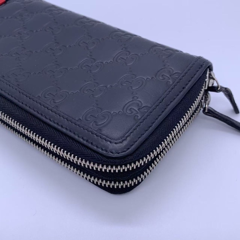 二手 gucci 男士錢包黑色，正常使用痕跡，邊角五金磨損，如圖-5