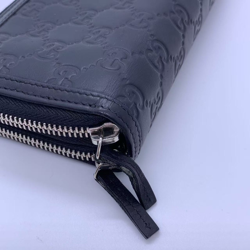 二手 gucci 男士錢包黑色，正常使用痕跡，邊角五金磨損，如圖-6