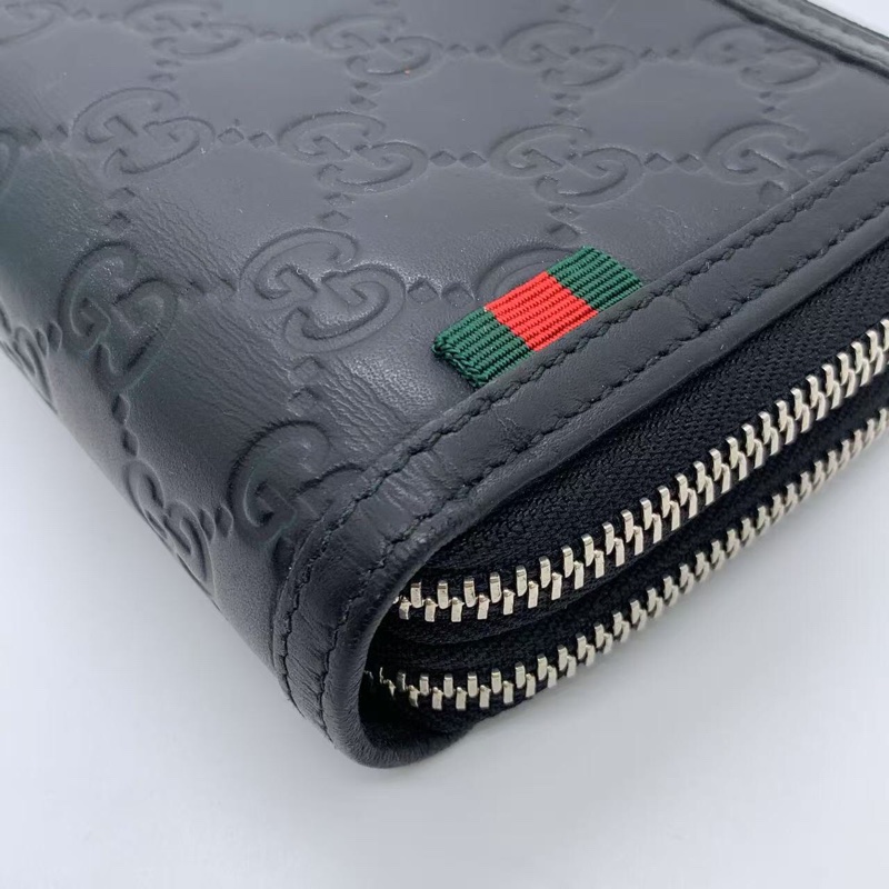 二手 gucci 男士錢包黑色，正常使用痕跡，邊角五金磨損，如圖-8