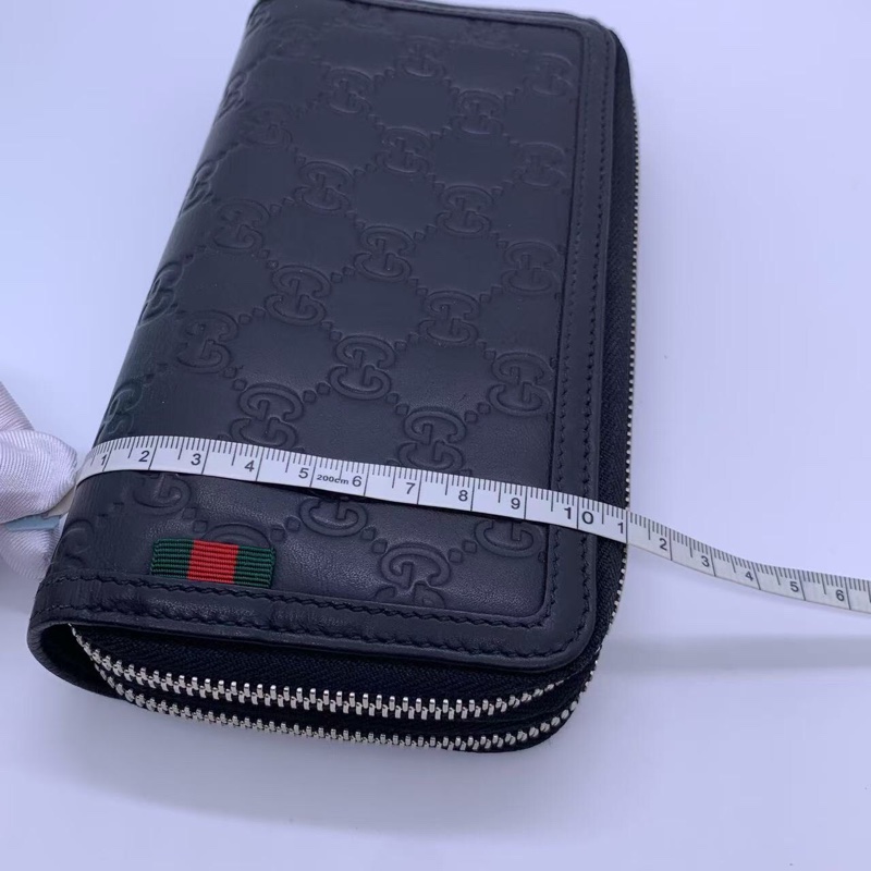二手 gucci 男士錢包黑色，正常使用痕跡，邊角五金磨損，如圖-11