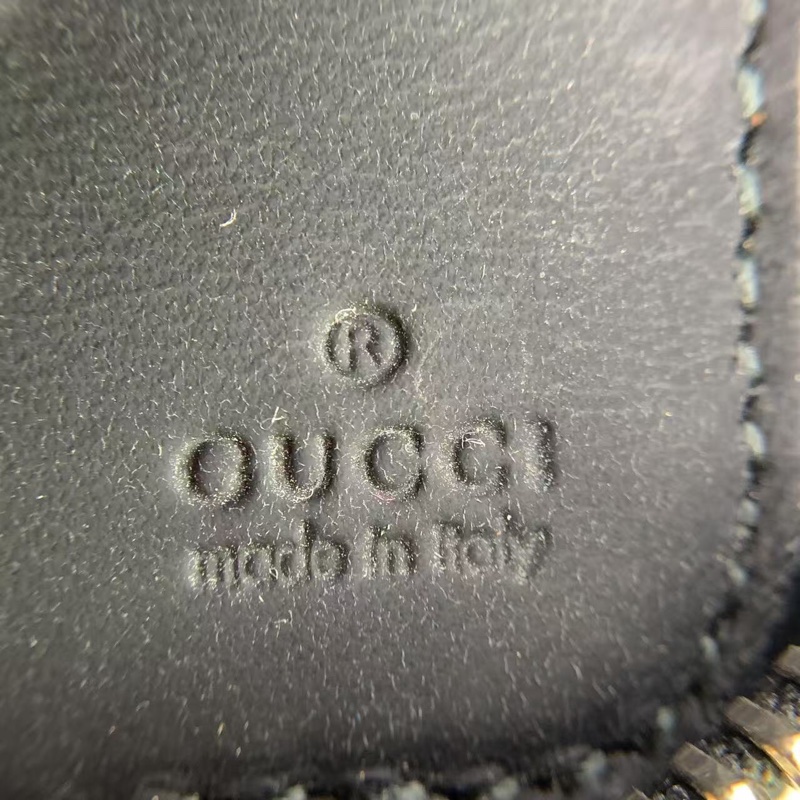 二手 gucci 男士錢包黑色，正常使用痕跡，邊角五金磨損，如圖-12