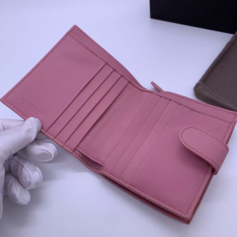 二手 bv 短款粉色錢包，配件盒子，成色如圖-5