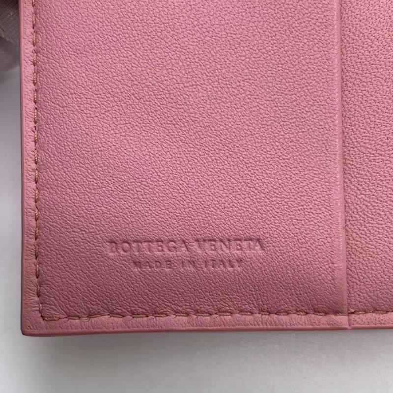 二手 bv 短款粉色錢包，配件盒子，成色如圖-13