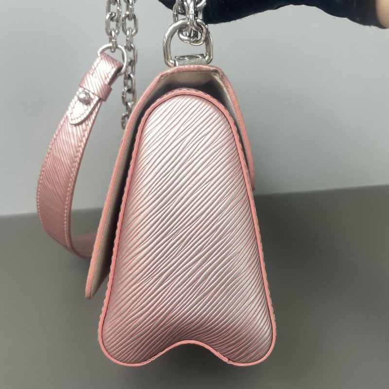 路易威登/Louis Vuitton 珠光粉水波紋twist 旋轉鎖扣小號鏈條包-2