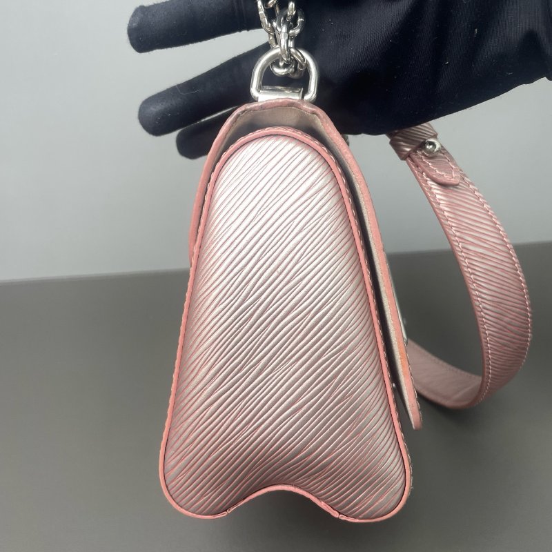 路易威登/Louis Vuitton 珠光粉水波紋twist 旋轉鎖扣小號鏈條包-3