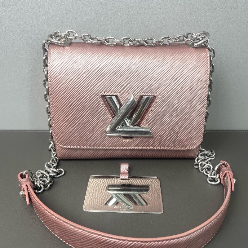 路易威登/Louis Vuitton 珠光粉水波紋twist 旋轉鎖扣小號鏈條包-6