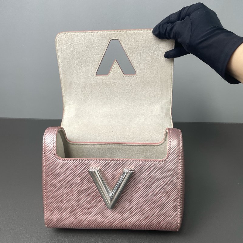 路易威登/Louis Vuitton 珠光粉水波紋twist 旋轉鎖扣小號鏈條包-10