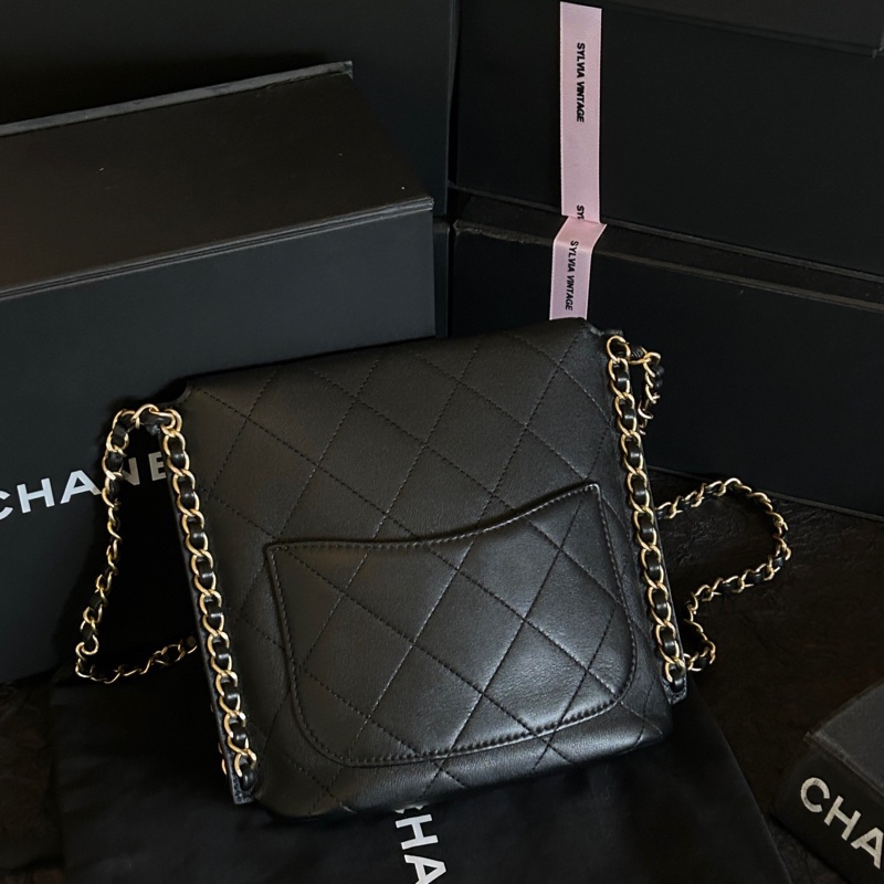 香奈兒/Chanel 21S 黑金光面牛皮嬉皮Mini滾邊hobo斜挎包 31開 17cm×18cm-1