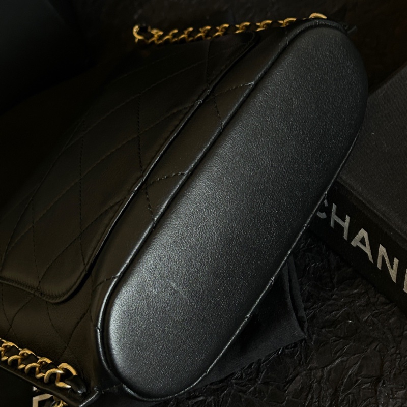 香奈兒/Chanel 21S 黑金光面牛皮嬉皮Mini滾邊hobo斜挎包 31開 17cm×18cm-3