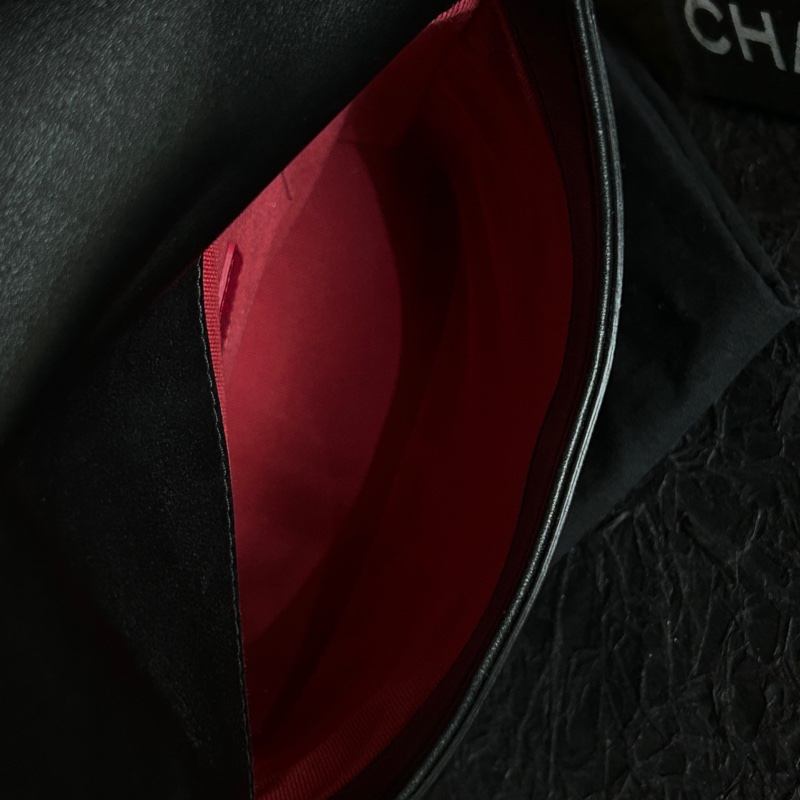 香奈兒/Chanel 21S 黑金光面牛皮嬉皮Mini滾邊hobo斜挎包 31開 17cm×18cm-6