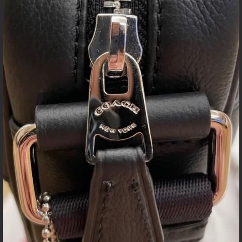 Coach男用直式方型拉鍊斜背包-4