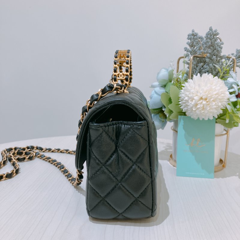 TK2006	Chanel 香奈兒小號翻藍式手挽連練帶包包 24C Flap Bag 20cm With Handle Lambskin-3