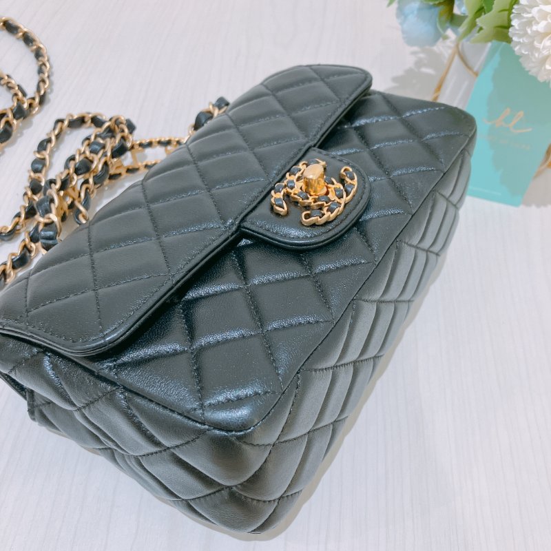 TK2006	Chanel 香奈兒小號翻藍式手挽連練帶包包 24C Flap Bag 20cm With Handle Lambskin-4