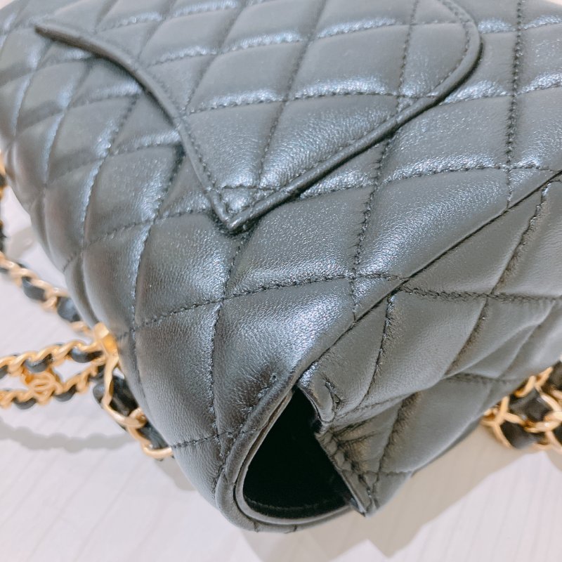 TK2006	Chanel 香奈兒小號翻藍式手挽連練帶包包 24C Flap Bag 20cm With Handle Lambskin-10