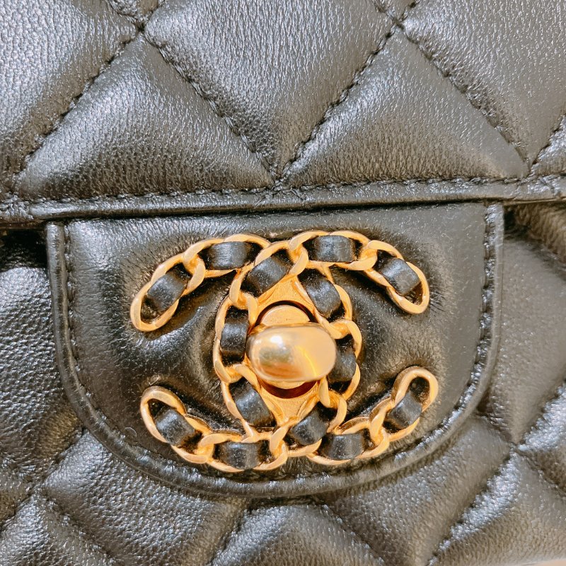 TK2006	Chanel 香奈兒小號翻藍式手挽連練帶包包 24C Flap Bag 20cm With Handle Lambskin-12