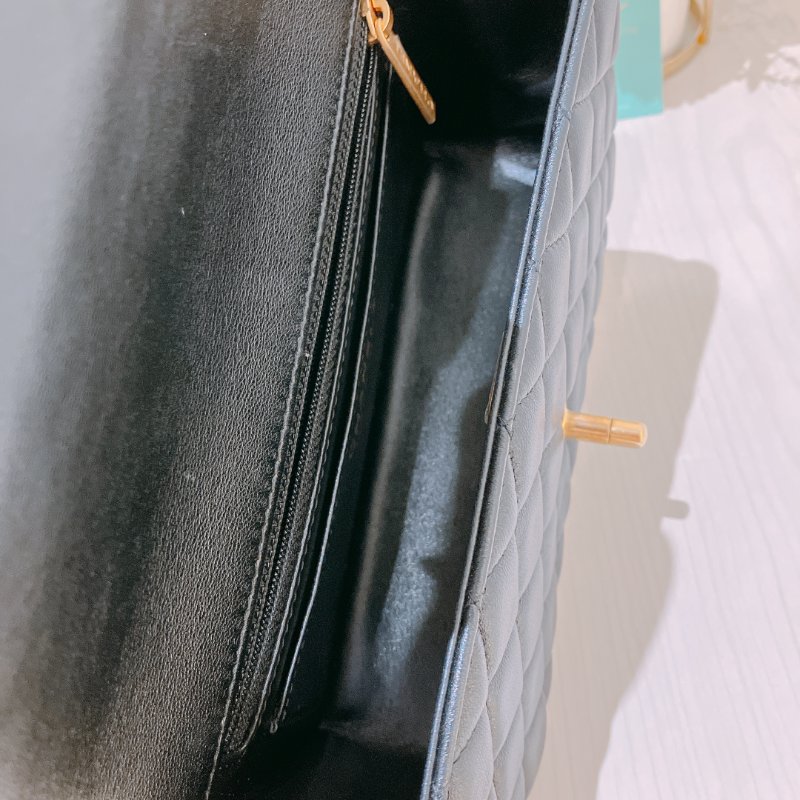 TK2006	Chanel 香奈兒小號翻藍式手挽連練帶包包 24C Flap Bag 20cm With Handle Lambskin-17