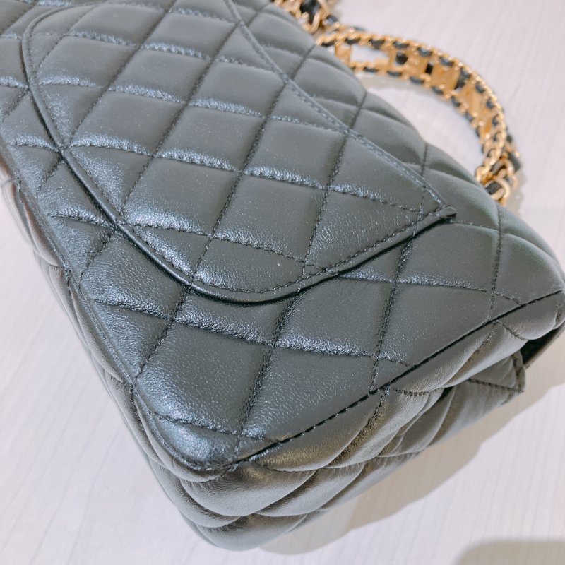 TK2006	Chanel 香奈兒小號翻藍式手挽連練帶包包 24C Flap Bag 20cm With Handle Lambskin-25