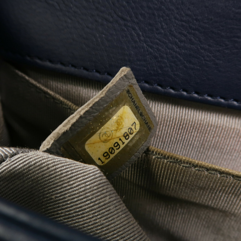 CHANEL 牛皮皮革Boy 25鏈帶肩背袋-6