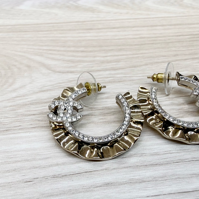 CHANEL淡金波浪水鑽雙C耳環AB6394-2