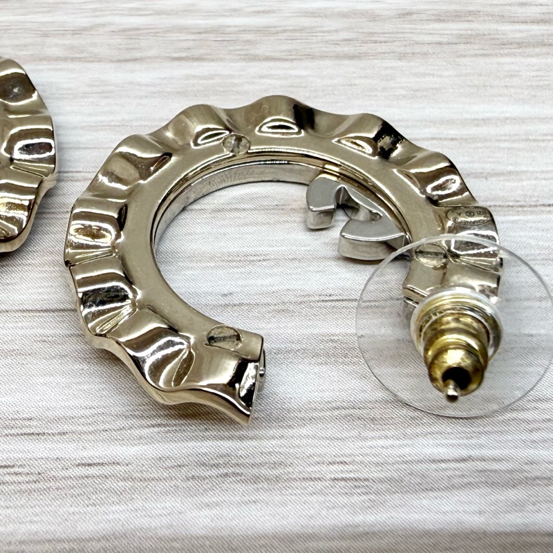 CHANEL淡金波浪水鑽雙C耳環AB6394-6