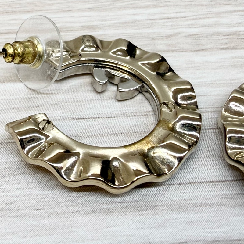 CHANEL淡金波浪水鑽雙C耳環AB6394-7