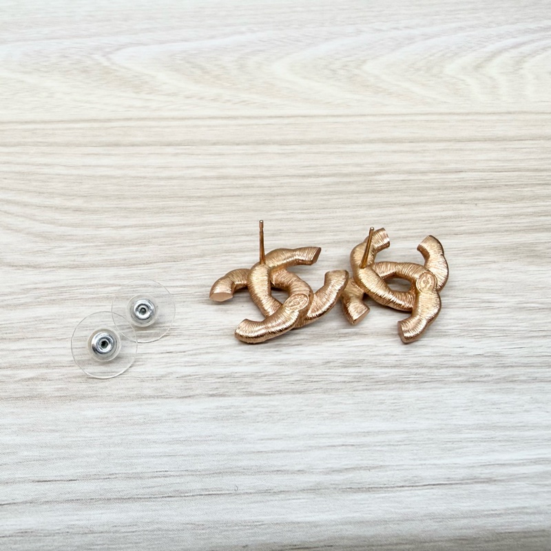 CHANEL粉鑽玫瑰金扭轉雙C耳環-4