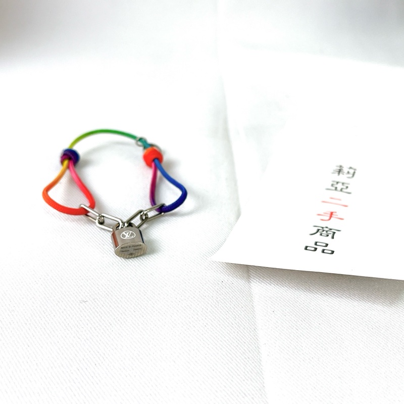 莉亞精品♡LV鎖頭彩虹手繩 二手-3