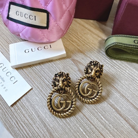GUCCI 仿舊 古銅金色 經典GG獅頭 夾式耳環. 沒有耳洞的福音