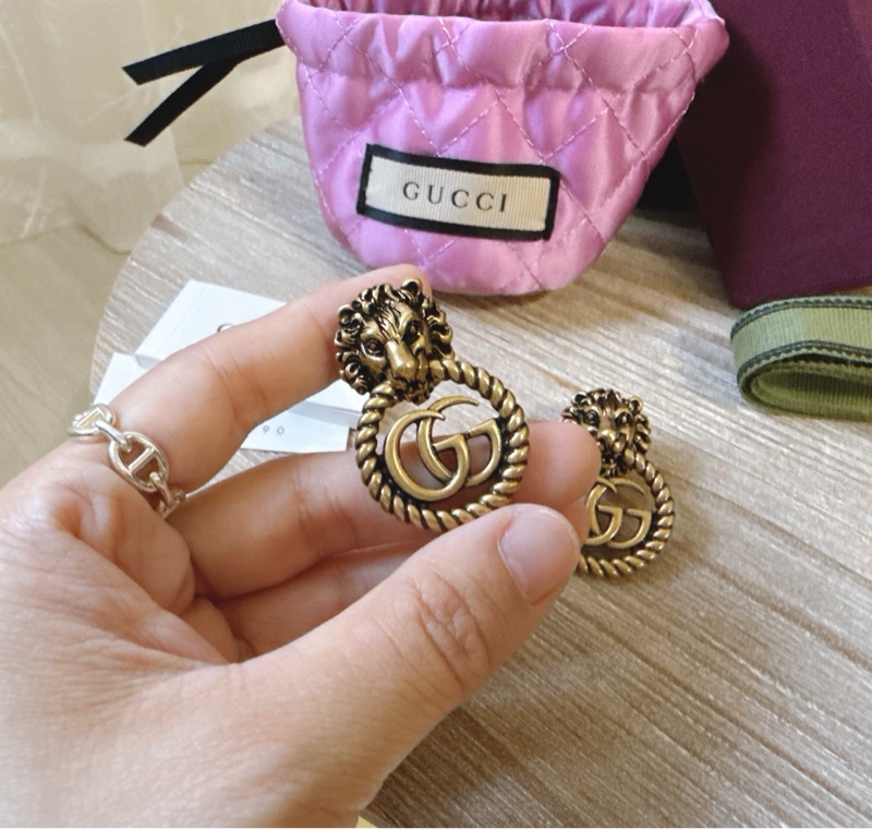 GUCCI 仿舊 古銅金色 經典GG獅頭 夾式耳環. 沒有耳洞的福音-3