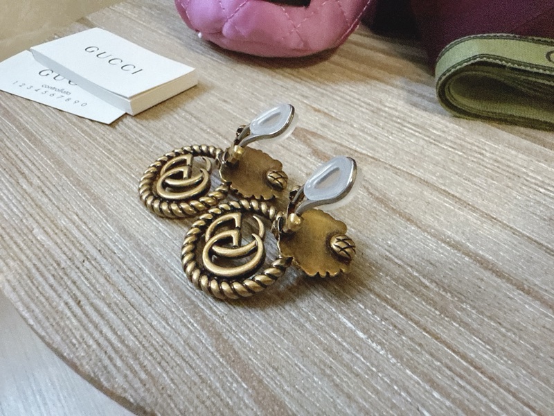 GUCCI 仿舊 古銅金色 經典GG獅頭 夾式耳環. 沒有耳洞的福音-16
