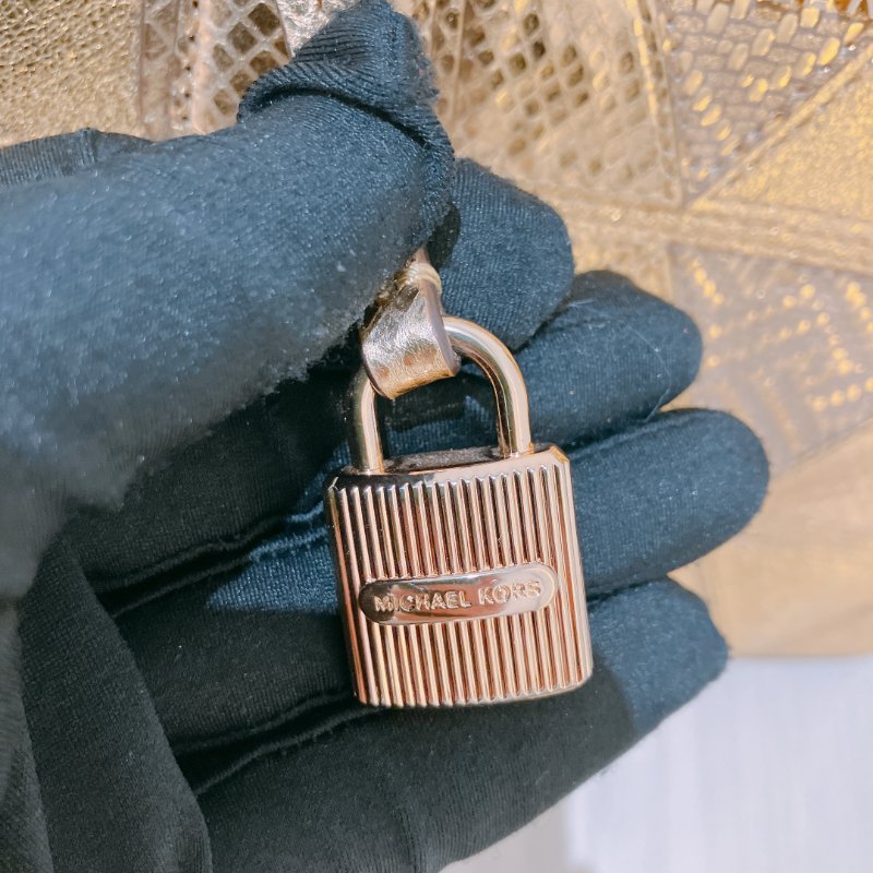 TK2007	Michael Kors Handbag 24cm Gold X GHW Leather With Lock Charm-14
