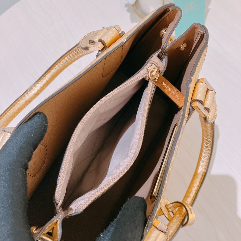 TK2007	Michael Kors Handbag 24cm Gold X GHW Leather With Lock Charm-15