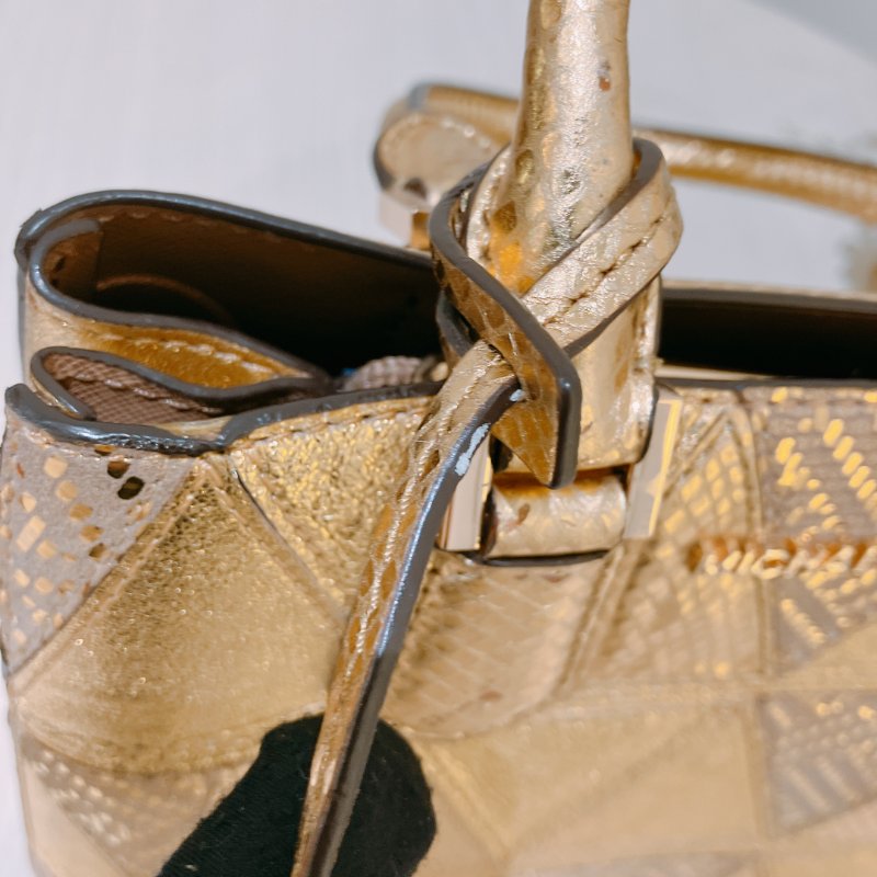 TK2007	Michael Kors Handbag 24cm Gold X GHW Leather With Lock Charm-27