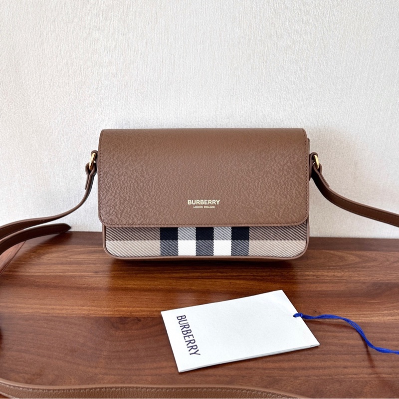 閒置未使用 Burberry巴寶莉 經典格紋拼皮斜挎包 焦糖棕粒面牛皮尺寸 20*4*12cm。-1