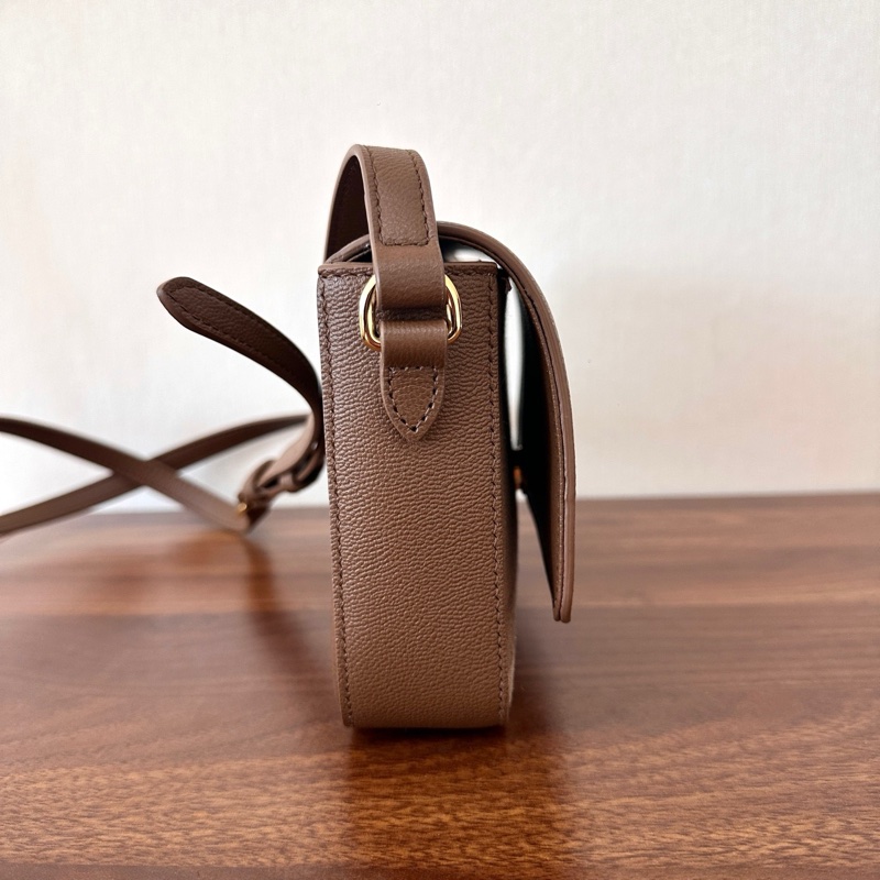 閒置未使用 Burberry巴寶莉 經典格紋拼皮斜挎包 焦糖棕粒面牛皮尺寸 20*4*12cm。-3