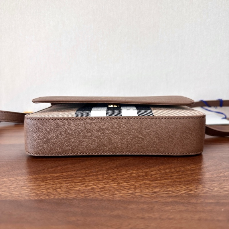 閒置未使用 Burberry巴寶莉 經典格紋拼皮斜挎包 焦糖棕粒面牛皮尺寸 20*4*12cm。-5