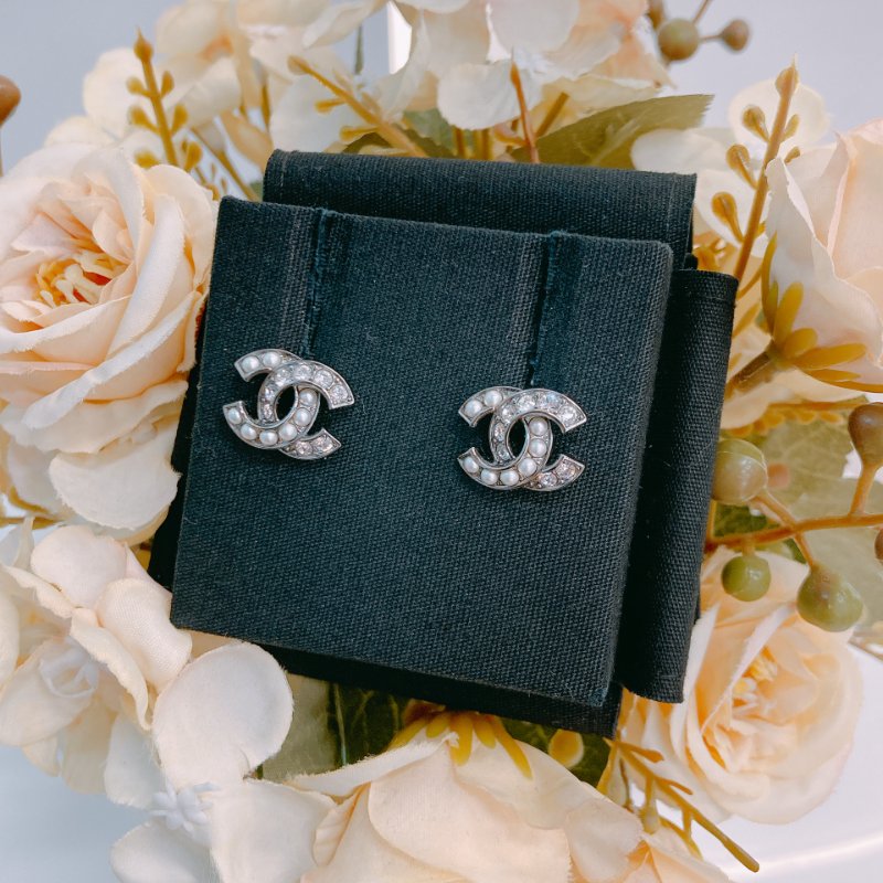 MS0646 Chanel 香奈兒 珍珠 水鑽 銀扣 CC Logo Earrings Crystal and Pearl X PHW-1